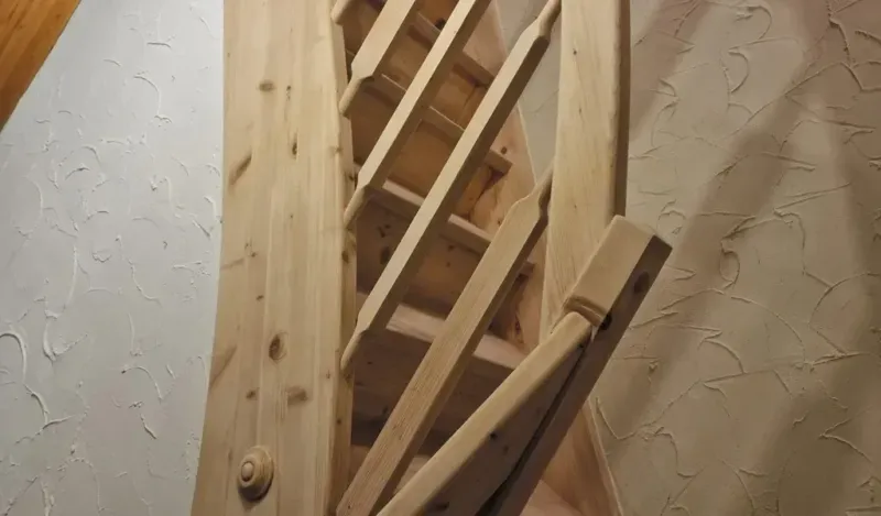Holztreppe-von-unten