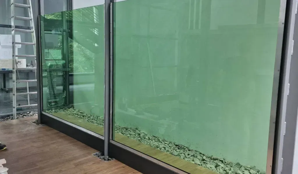 Glasgelaender seite gruen 1